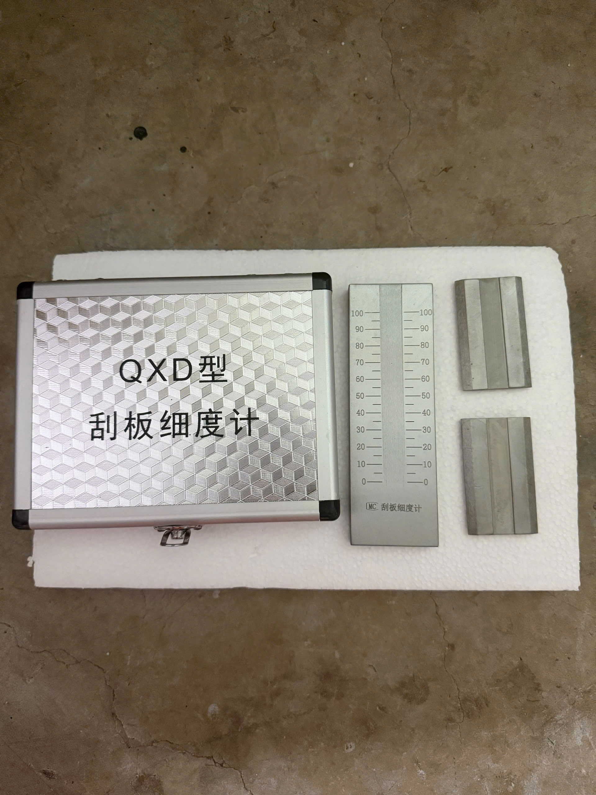 thuoc-do-do-min-son-0-100um Thước đo độ mịn sơn 0-100µm kèm dao gạt và hộp đựng An Phát